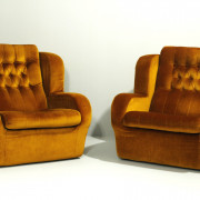 retrorobot_armchairs