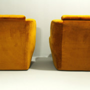 retrorobot_armchairs