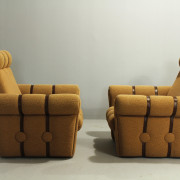 retrorobot_armchairs
