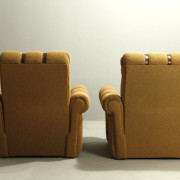 retrorobot_armchairs