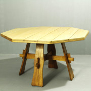 retrorobot_brutalist_table