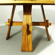 retrorobot_brutalist_table
