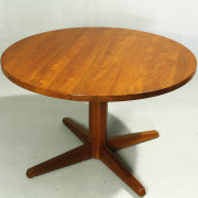 retrorobot_danish_table