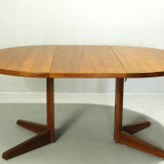 retrorobot_danish_table