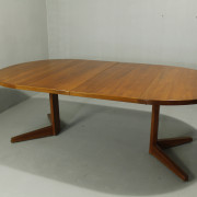 retrorobot_danish_table