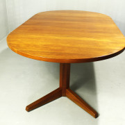 retrorobot_danish_table