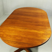 retrorobot_danish_table