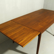 retrorobot_danish_table