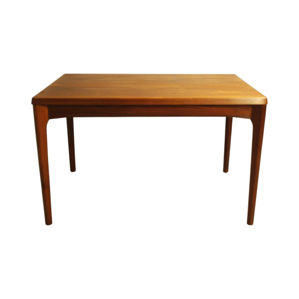 retrorobot_danish_table
